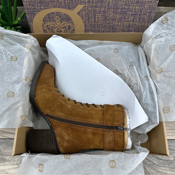 NIB Born Cass Block Heel Lace Up Distressed Suede Ankle Combat Boots Rust - Picture 12 of 13